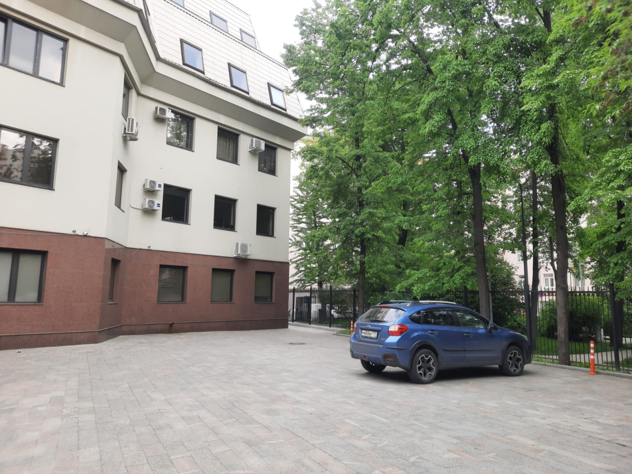 фасад дома, здание по адресу г Москва, Ленинский пр-кт, д 37 к 1 